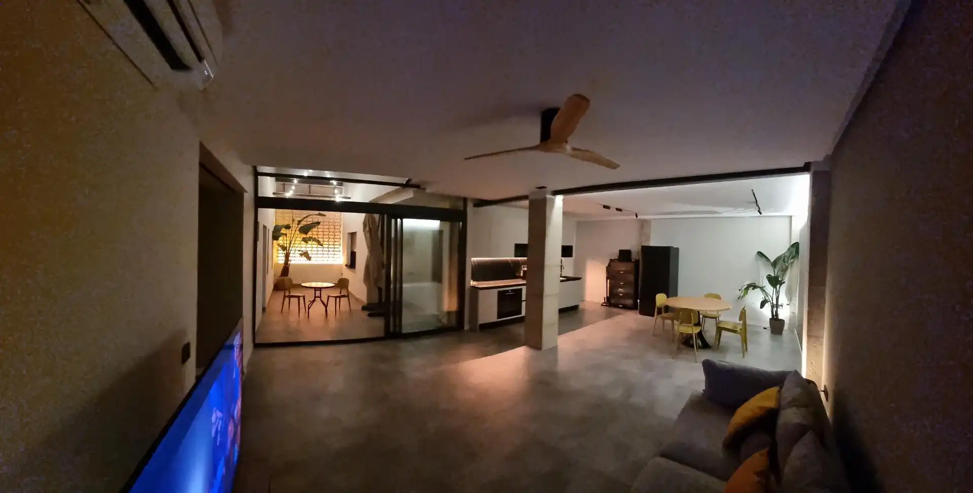 Room in Calle La Parpallota, 34, Juan de Borbón