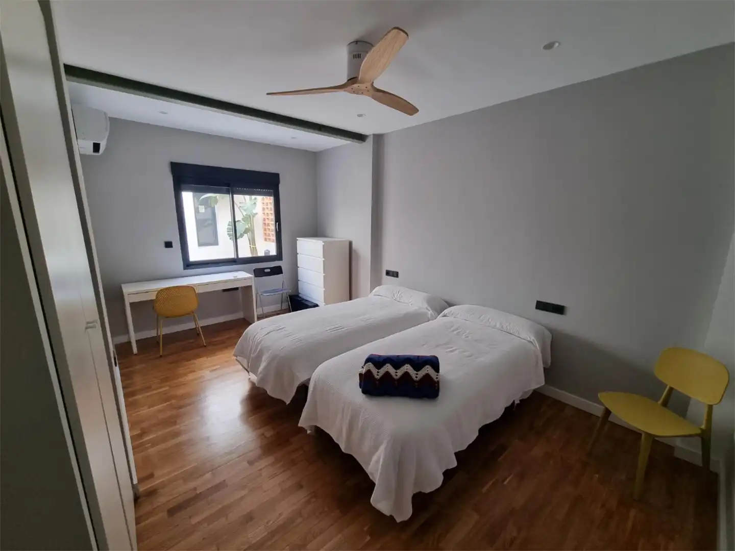 Room in Calle La Parpallota, 34, Juan de Borbón