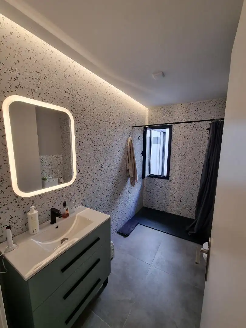 Room in Calle La Parpallota, 34, Juan de Borbón