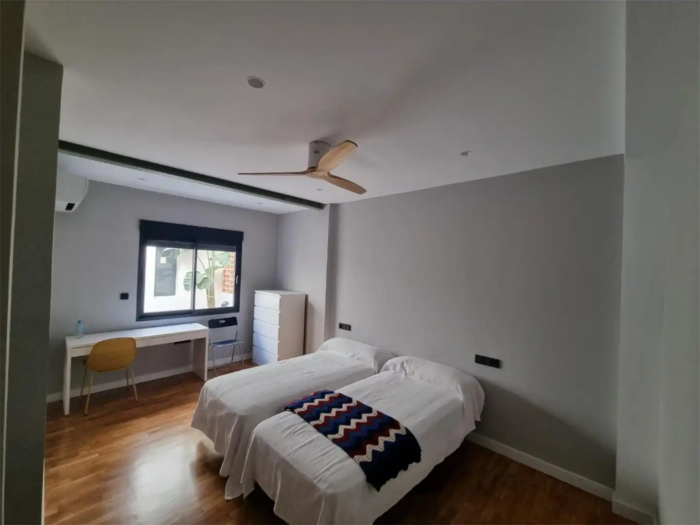 Room in Calle La Parpallota, 34, Juan de Borbón
