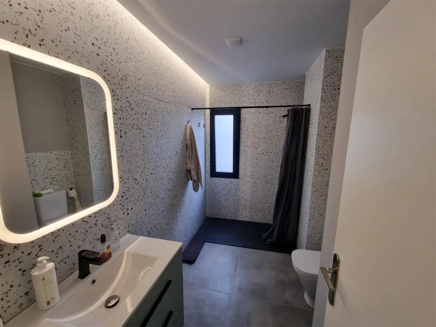 Room in Calle La Parpallota, 34, Juan de Borbón