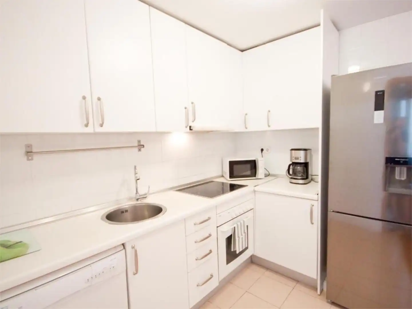 Küche von Wohnung zur Miete in Madrid mit Parkett, Schwimmbad und Möbliert