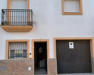 Vista exterior de Casa adosada en venda en San Bartolomé de la Torre amb Terrassa, Traster i Balcó