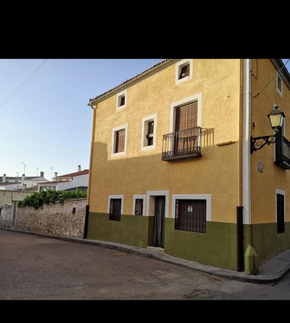 Vista exterior de Casa adosada en venda en Huete