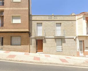 Vista exterior de Casa adosada en venda en Almadén amb Terrassa