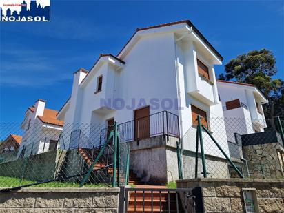 Vista exterior de Casa o xalet en venda en Arnuero amb Balcó