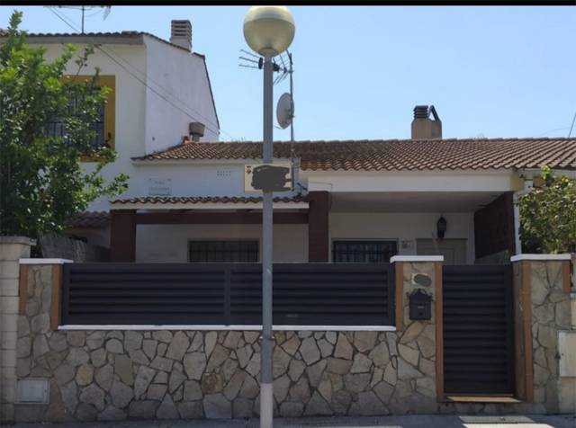 Casa adosada en venta en carrer dels castellers, 7