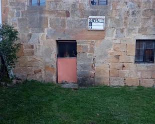 Casa adosada en venda en Las Rozas de Valdearroyo  amb Jardí privat