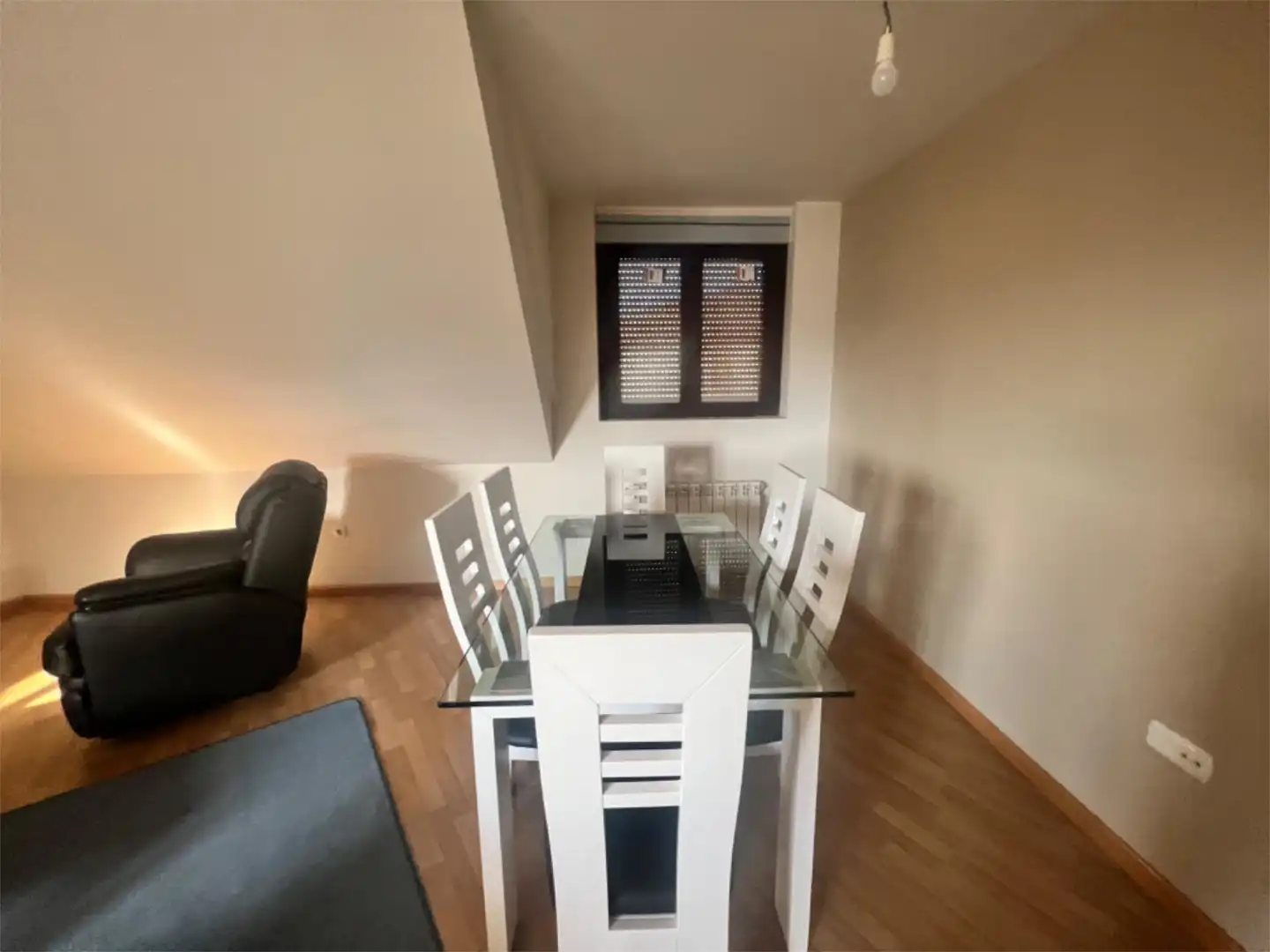 Piso en venta en Avenida del Obispo Panduro y Villafañe, 52, Valderas Comedor de Piso en venta en Valderas con Calefacción, Parquet y Amueblado