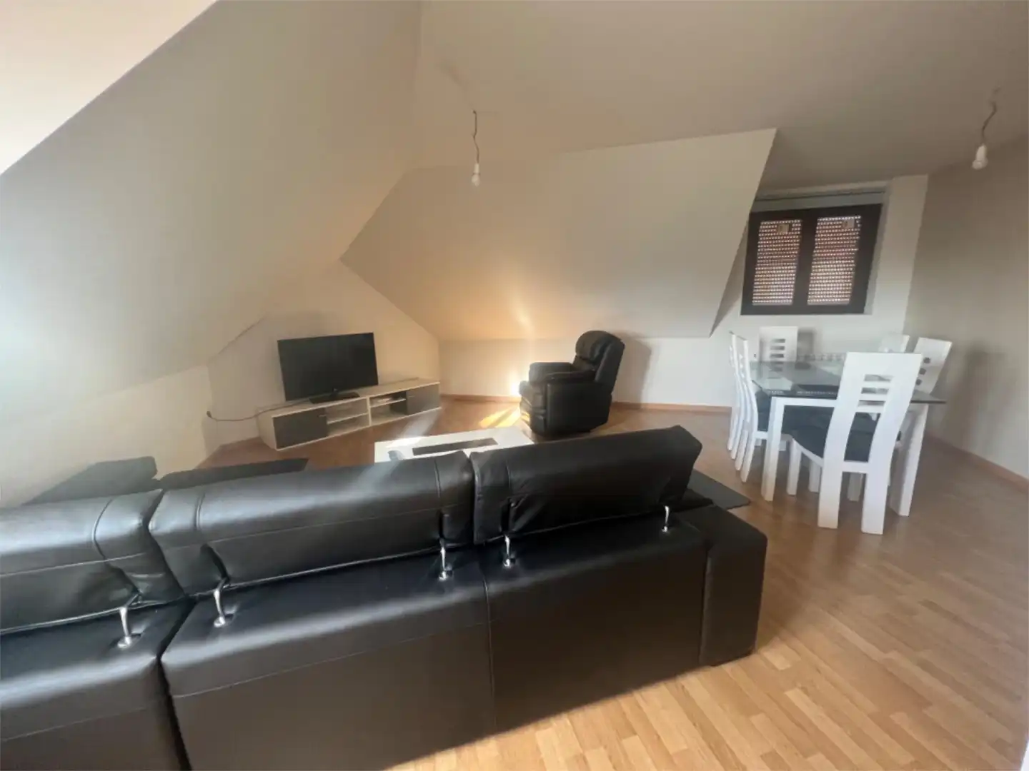 Piso en venta en Avenida del Obispo Panduro y Villafañe, 52, Valderas Sala de estar de Piso en venta en Valderas con Calefacción, Parquet y Amueblado