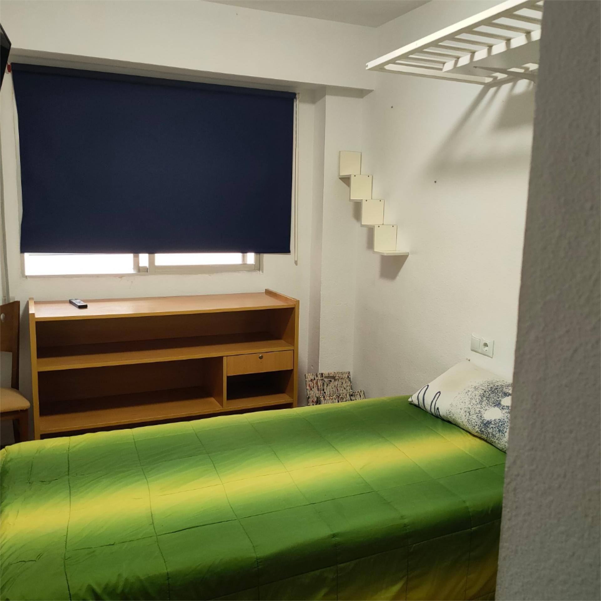 Flat to share in Carrer del Doctor Rafael Bartual, 21, Sant Isidre