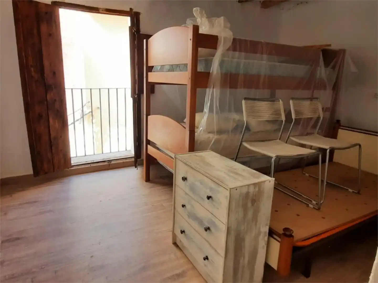 Dormitori de Pis en venda en Maella amb Parquet, Moblat i Balcó