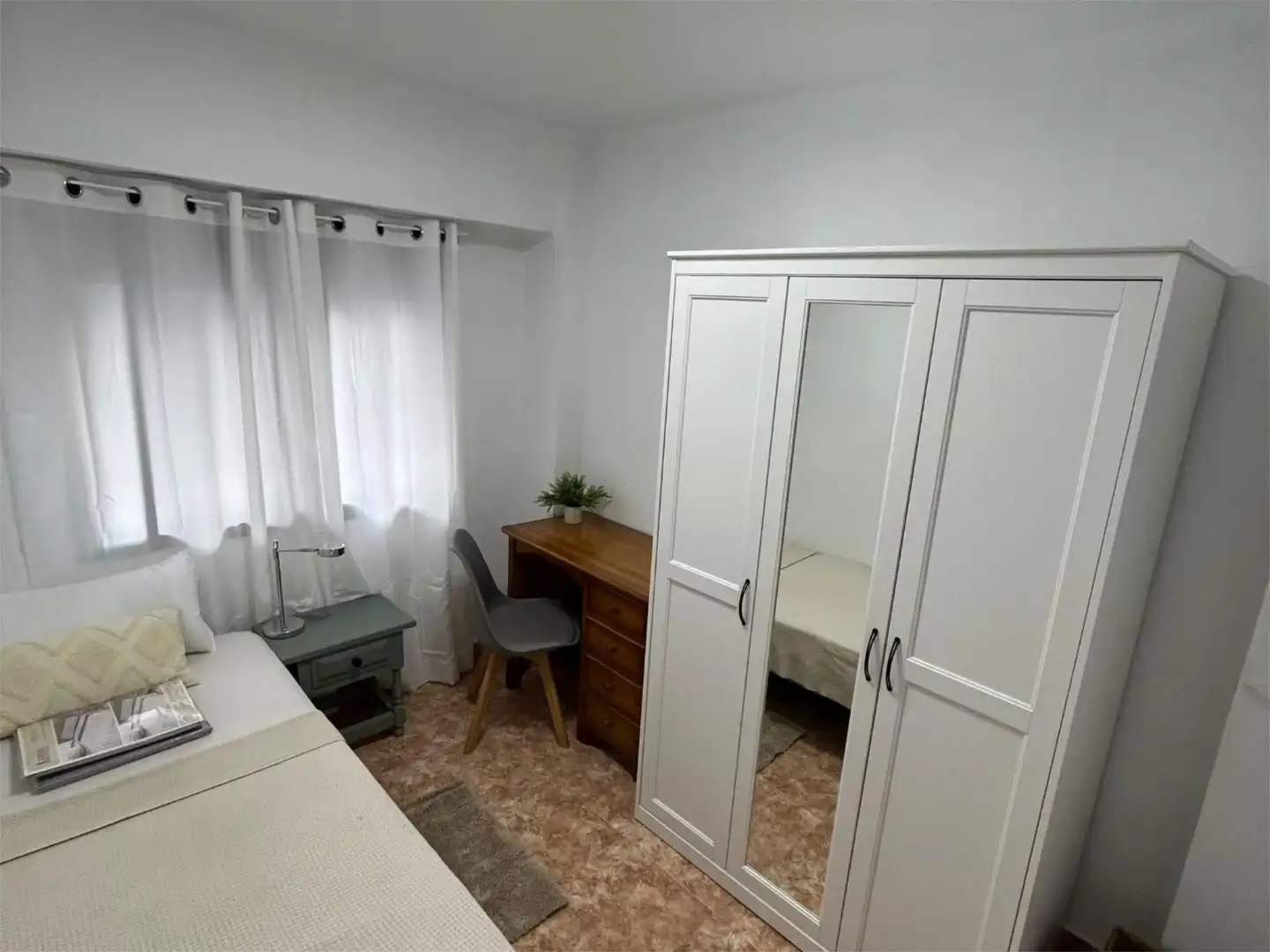Habitación de Piso para compartir en Catarroja con Amueblado y Balcón