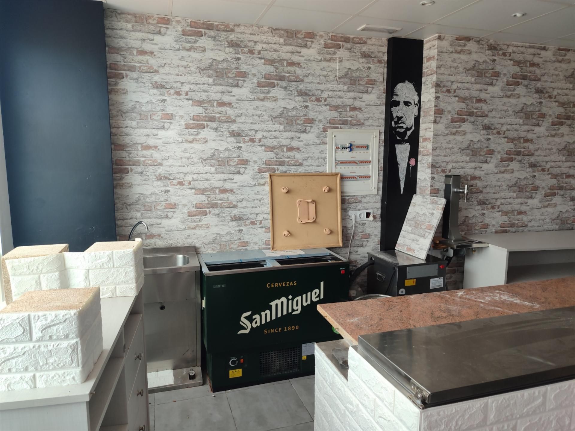 Premises for sale in Estepona  with Air Conditioner