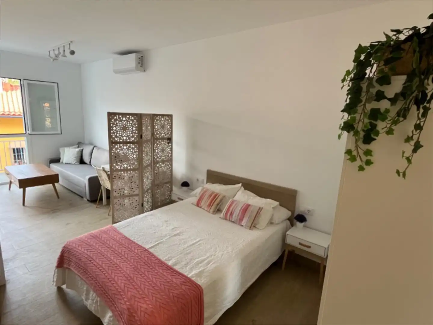 Zimmer in Calle Amador de los Ríos, 42, Cerrado de Calderón - Hacienda Paredes Schlafzimmer von Wohnung zur untervermieten in Málaga mit Klimaanlage, Heizung und Terrasse