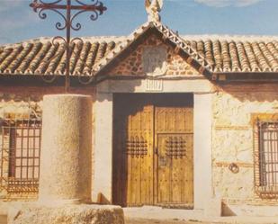 Vista exterior de Casa adosada en venda en La Puebla de Montalbán