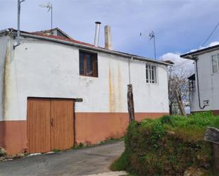 Vista exterior de Casa adosada en venda en Riós amb Calefacció, Parquet i Traster