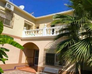 Vista exterior de Casa o xalet en venda en Torremolinos amb Aire condicionat, Terrassa i Piscina