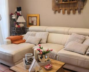 Sala d'estar de Casa adosada en venda en Manlleu amb Terrassa, Piscina i Balcó