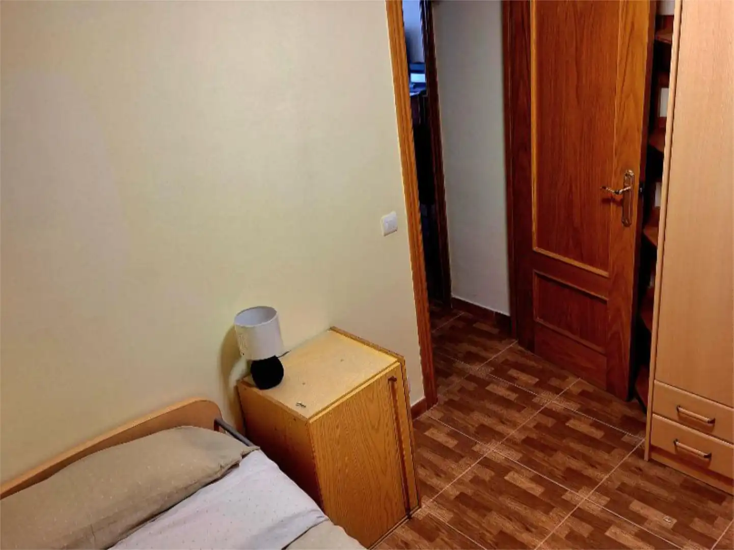 Room in Carrer de Sant Ferran, 40, Almeda - El Corte Inglés Room in Carrer de Sant Ferran, 40, Almeda - El Corte Inglés