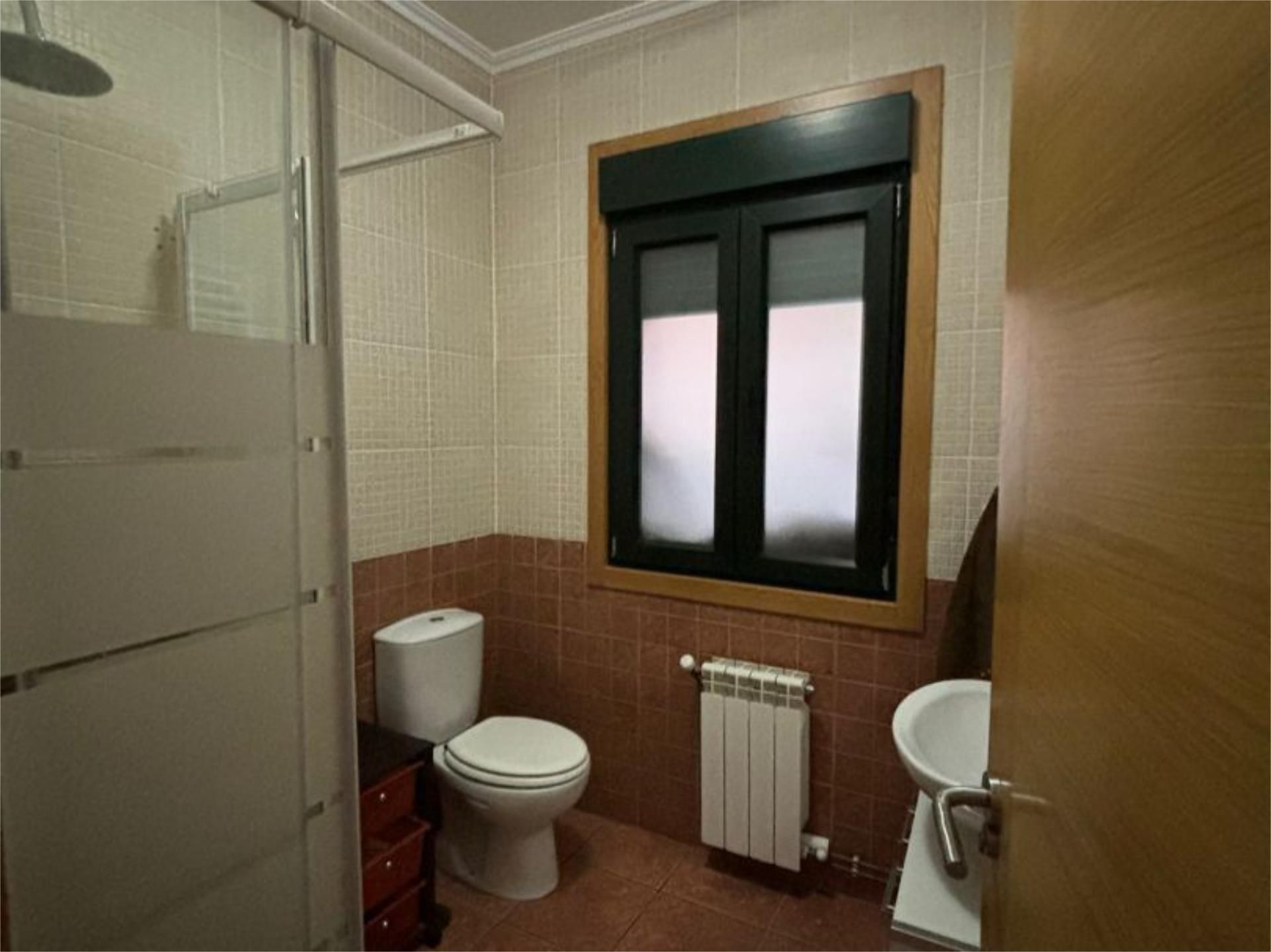 Bany de Casa o xalet en venda en Ponteareas amb Calefacció, Jardí privat i Terrassa