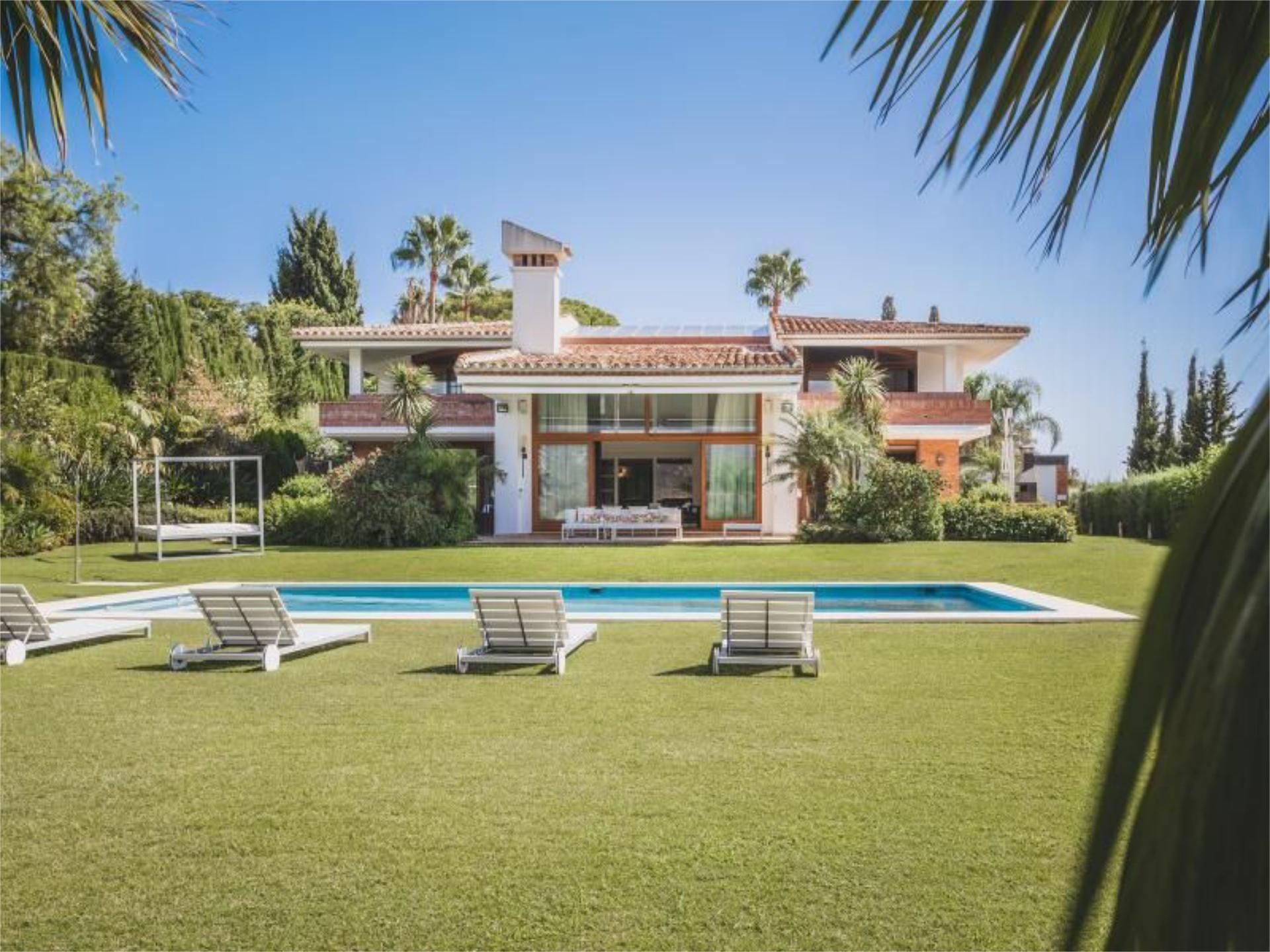 Jardí de Casa o xalet en venda en Marbella amb Aire condicionat, Terrassa i Piscina