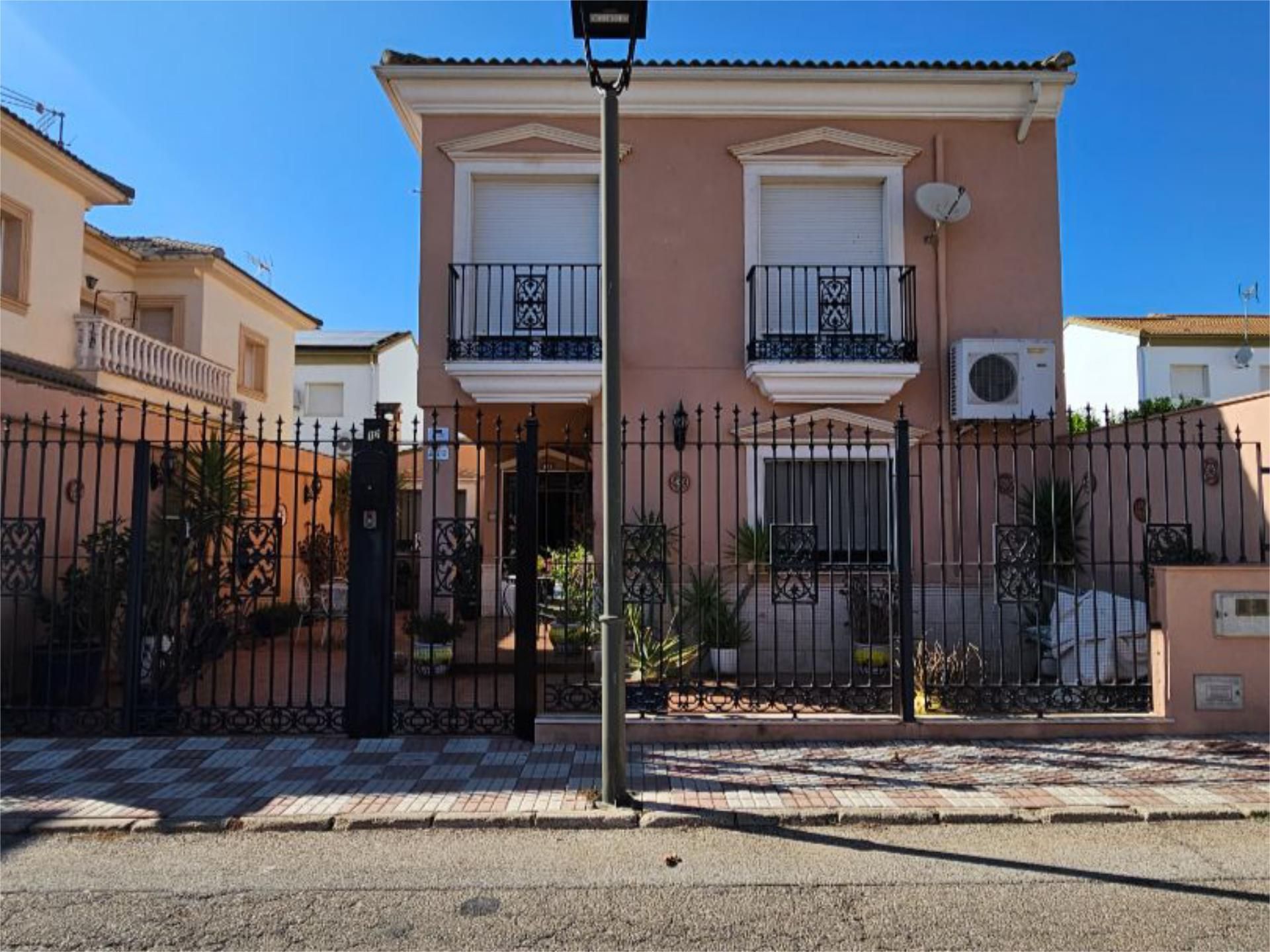 Vista exterior de Casa o chalet en venta en La Carolina con Aire acondicionado y Balcón