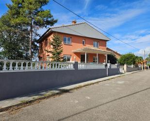 Vista exterior de Casa o xalet en venda en Navès amb Terrassa i Balcó