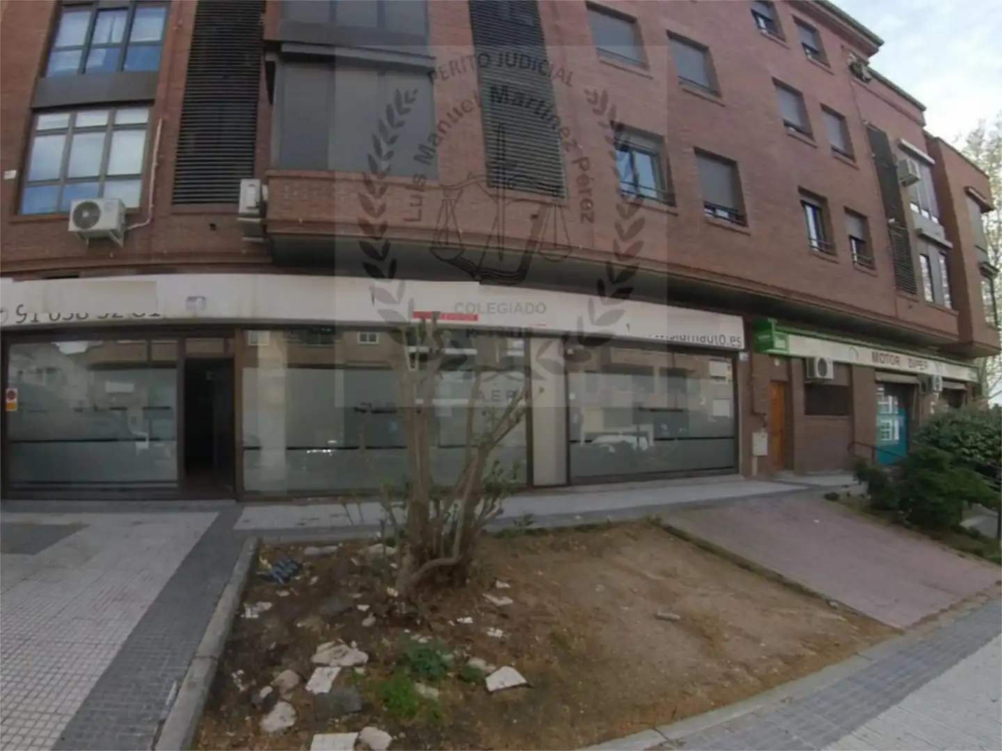 Vista exterior de Local en venta en Majadahonda