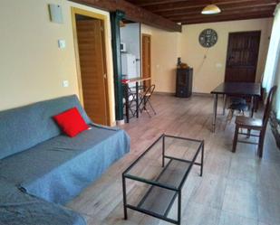 Sala d'estar de Apartament de lloguer en Puebla de Lillo amb Terrassa