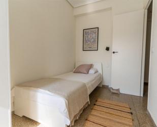 Bedroom of Flat to share in  Valencia Capital  with Furnished and Balcony