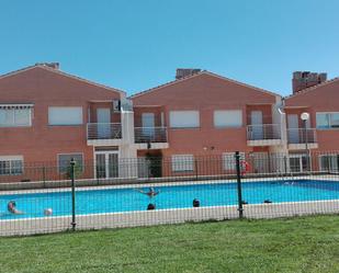 Piscina de Casa adosada en venda en María de Huerva amb Aire condicionat, Terrassa i Piscina