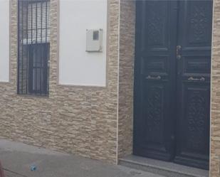 Vista exterior de Casa adosada en venda en Oliva de Mérida amb Aire condicionat i Balcó
