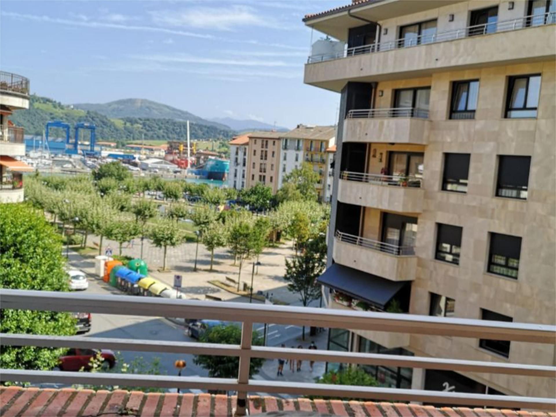 Exterior view of Flat for sale in Zumaia  with Parquet flooring and Terrace