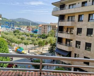 Vista exterior de Pis en venda en Zumaia amb Terrassa