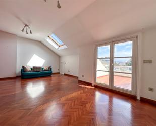 Sala d'estar de Casa o xalet en venda en Vigo  amb Terrassa i Piscina