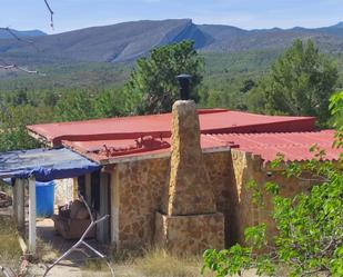 Vista exterior de Finca rústica en venda en Losa del Obispo amb Terrassa i Piscina