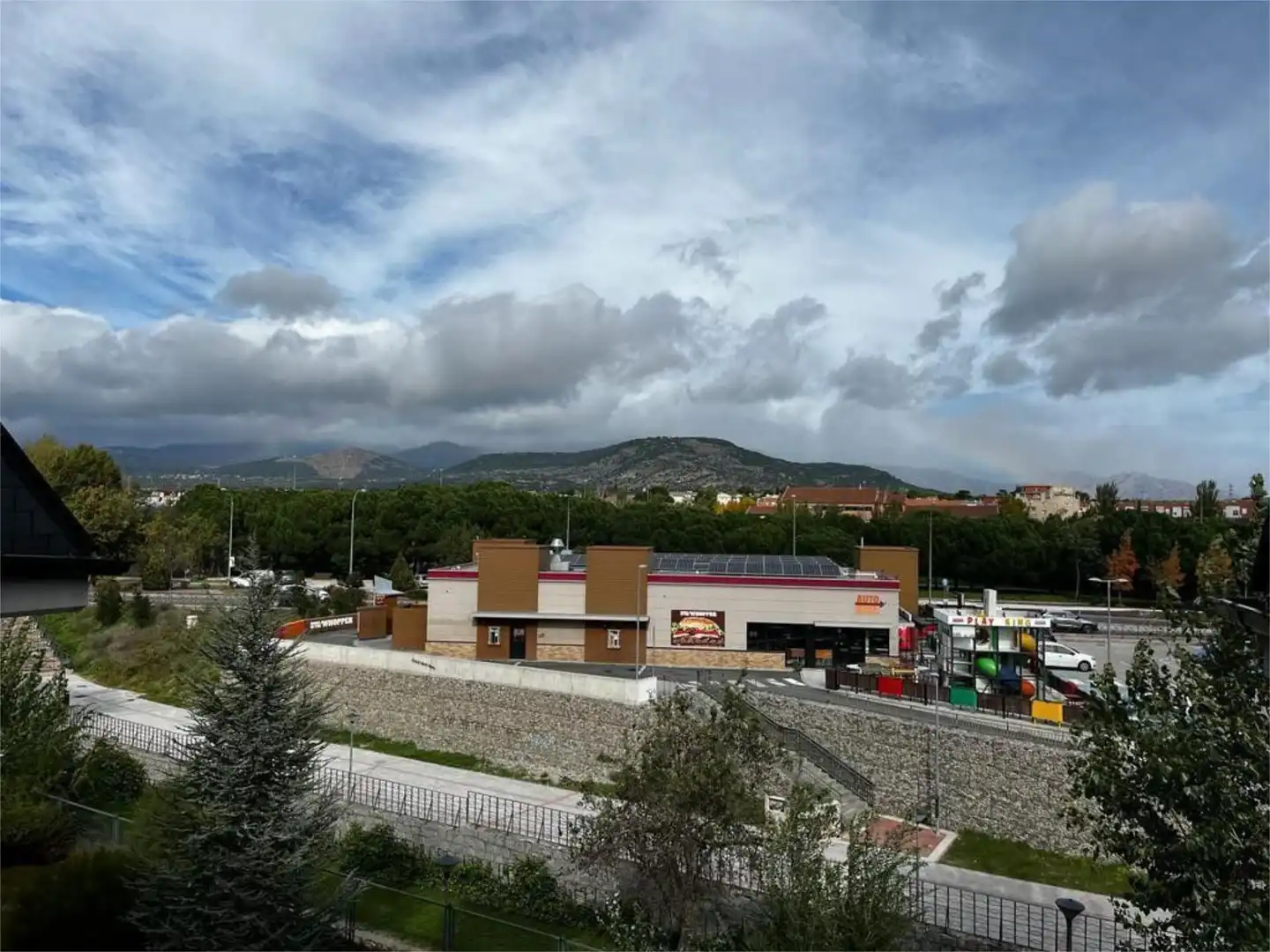 Àtic en venda a Calle Cañada Real, 7, Los Negrales Vista exterior de Àtic en venda en Collado Villalba amb Aire condicionat, Calefacció i Jardí privat