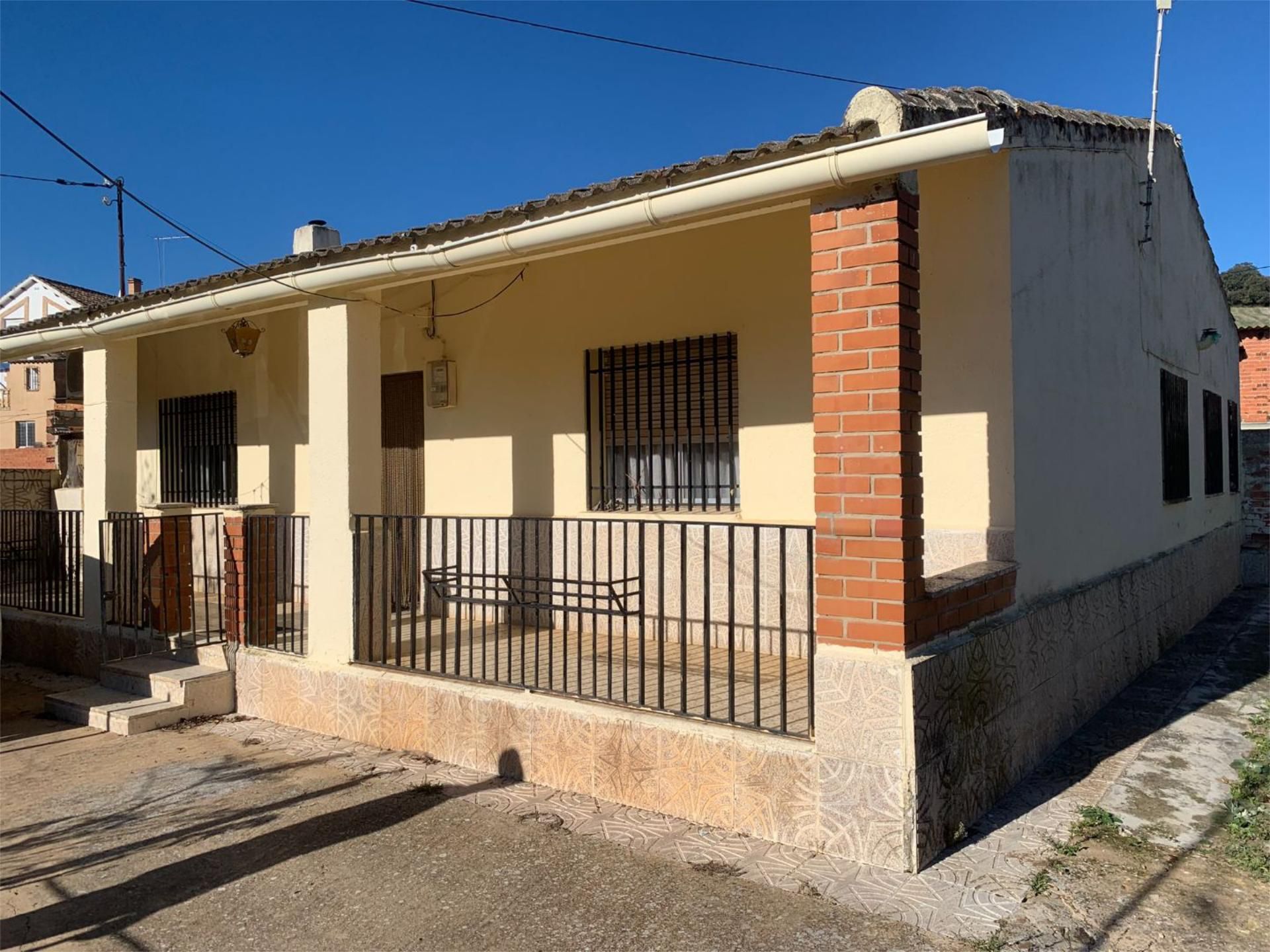 Vista exterior de Casa o xalet en venda en Horcajo de los Montes amb Aire condicionat, Calefacció i Terrassa