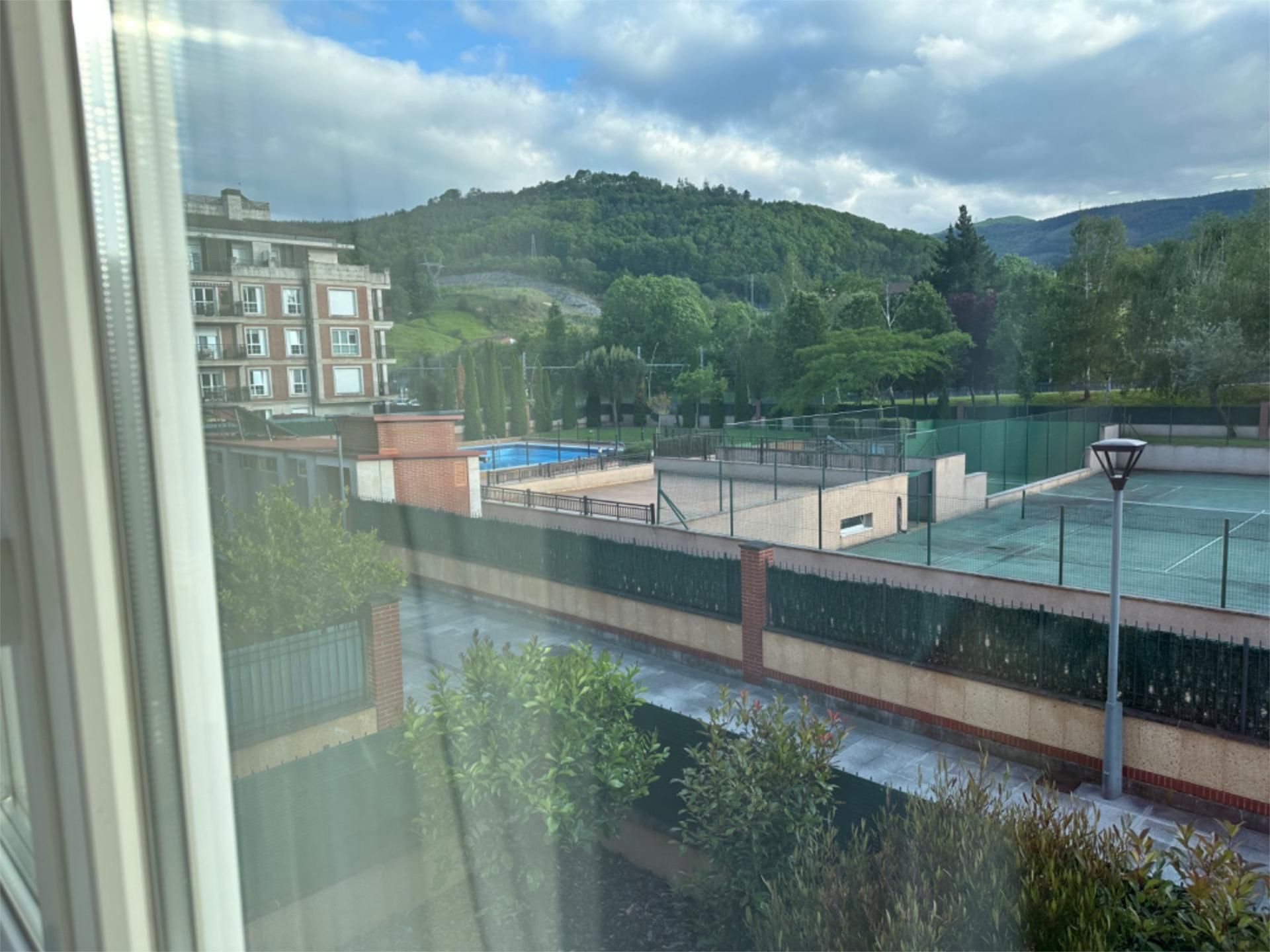 Vista exterior de Pis en venda en Amorebieta-Etxano amb Balcó