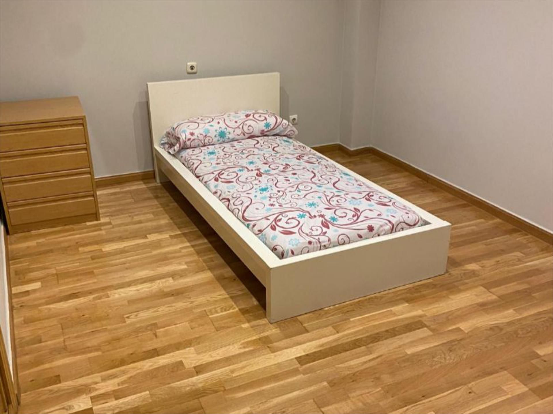 Bedroom of Flat to share in Rivas-Vaciamadrid  with Terrace, Swimming Pool and Furnished