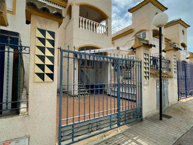 Casa adosada en venta en avinguda del país valenci