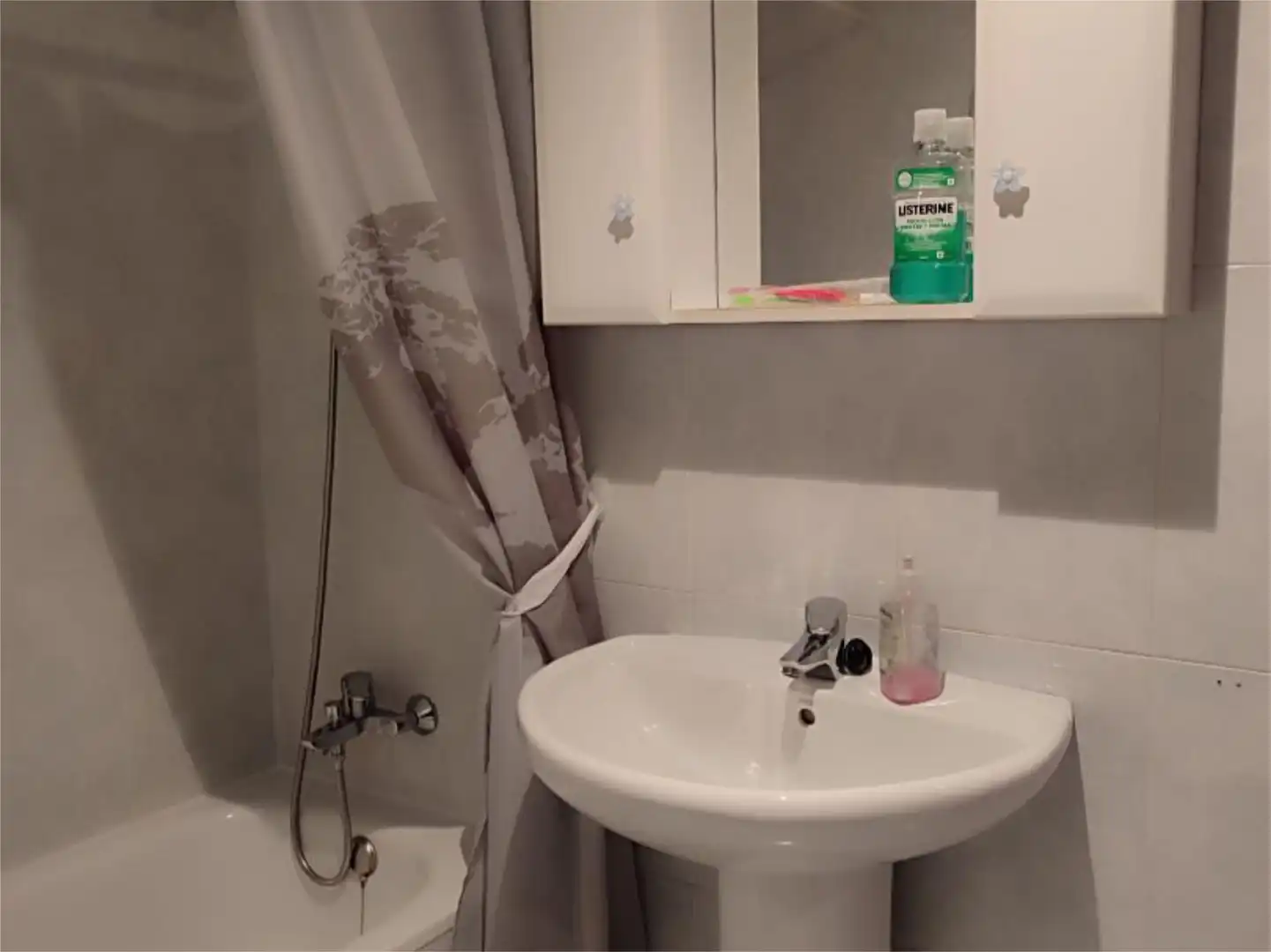 Flat for rent in Rúa Santa Clara, 21, Zona de Plaza de Barcelos Bathroom of Flat for rent in Pontevedra Capital with Heating, Parquet flooring and Terrace