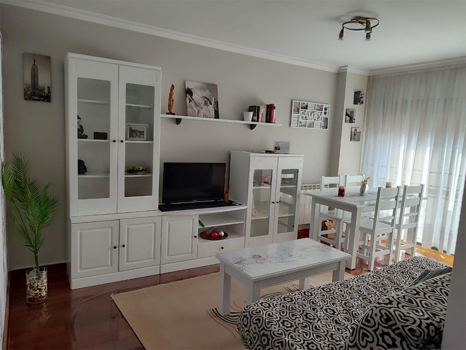 Sala d'estar de Pis de lloguer en Pontevedra Capital  amb Calefacció, Parquet i Terrassa