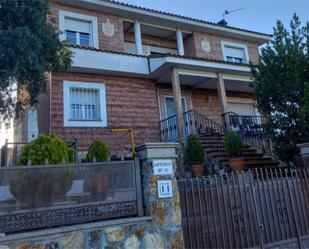 Vista exterior de Casa o xalet en venda en Paracuellos de Jarama amb Aire condicionat, Terrassa i Piscina