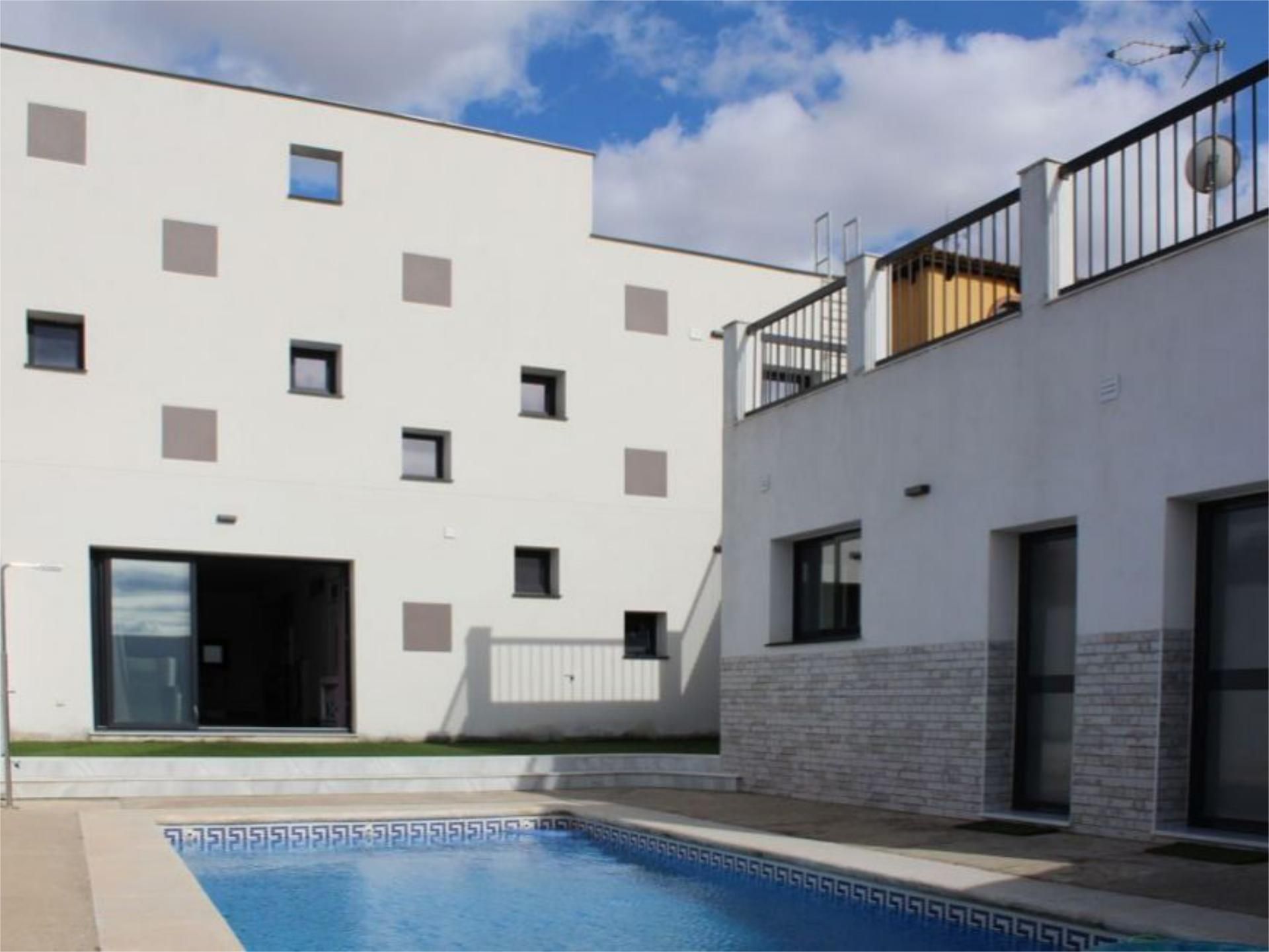 Exterior view of Single-family semi-detached for sale in Fuente Palmera  with Air Conditioner, Heating and Private garden