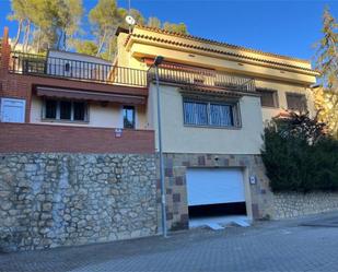 Vista exterior de Casa o xalet en venda en Corbera de Llobregat amb Terrassa i Balcó