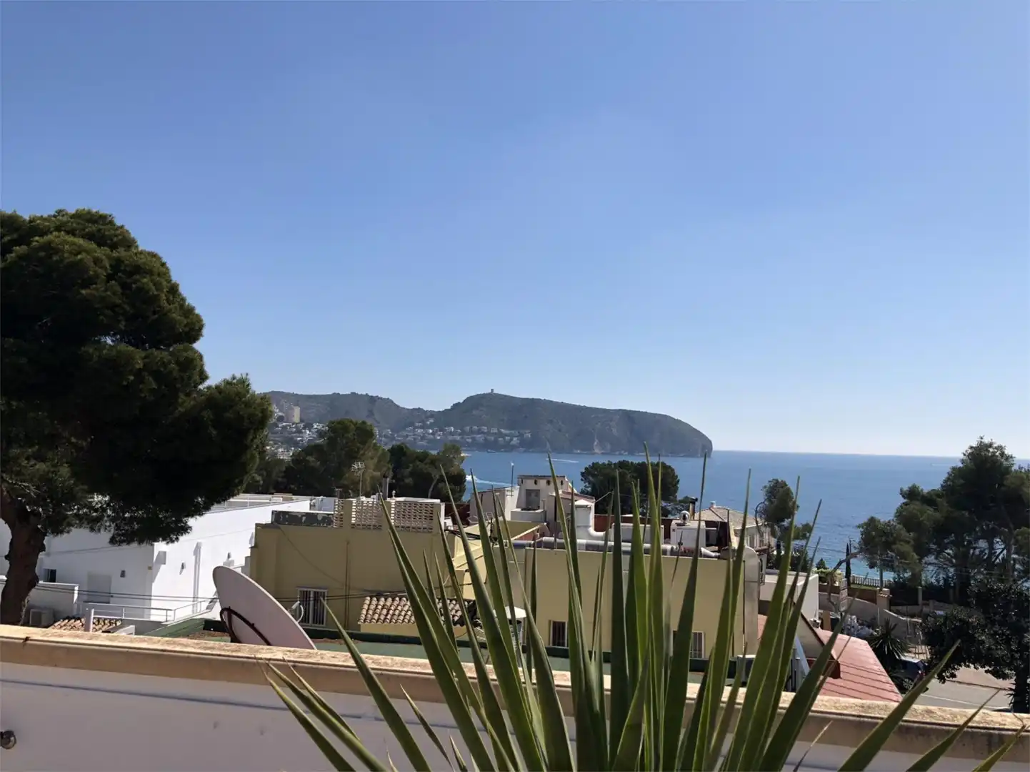 Flat for rent in Camino del Paellero, 4, Pinar del Advocat - Cometa Exterior view of Flat for rent in Moraira with Air Conditioner, Heating and Terrace