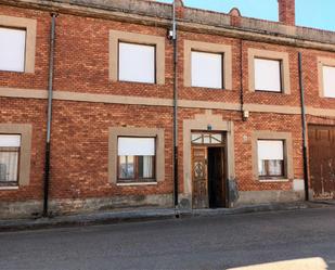 Vista exterior de Casa adosada en venda en Santa Marina del Rey amb Terrassa