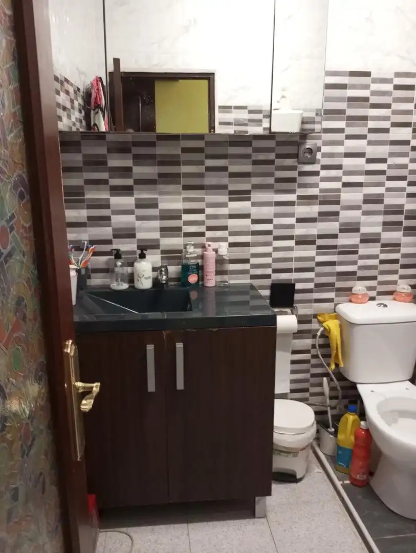 Piso en venta en Calle Santa Rosa, 14, Los Molinos - Villa Blanca Baño de Piso en venta en Almería con Terraza, Amueblado y Lavadora
